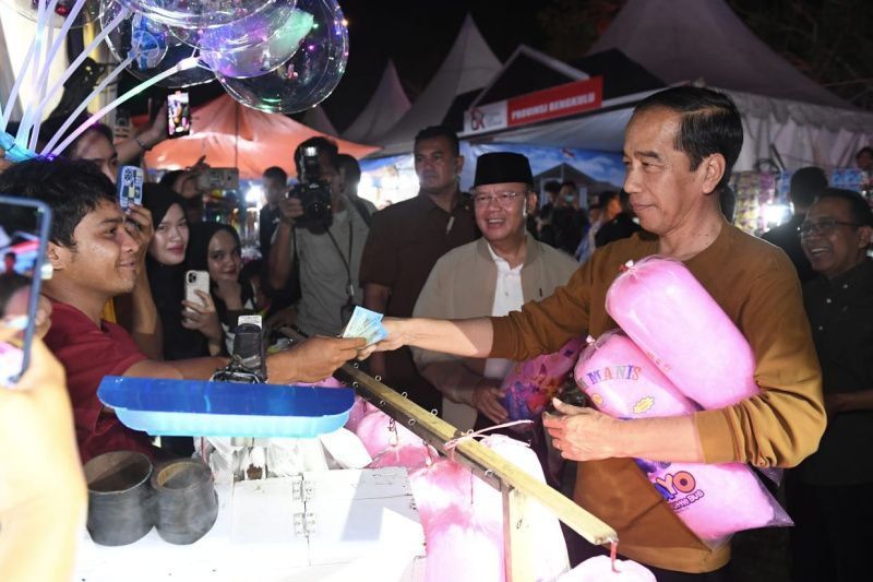 Jokowi Beli Gulali