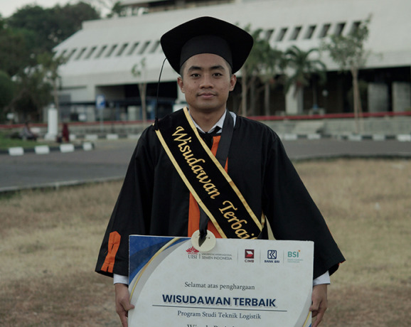 wisudawan terbaik UISI